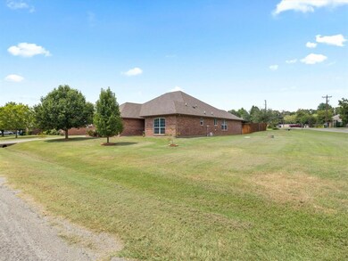 314 Granada Calle St, Granbury, TX 76049 - photo 2