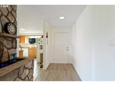 8975 S Pacific Hwy W, Monmouth, OR 97361 - photo 2