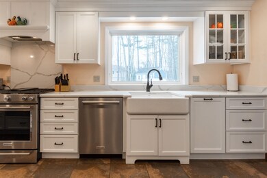 31 Cathedral Cir, Nashua, NH 03063 - photo 2