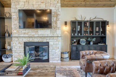 005_Living Room