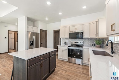 5609 S Spirea Ave, Sioux Falls, SD 57108 - photo 3