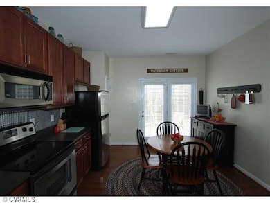 Kitchen - Large enough for table and a buffet!