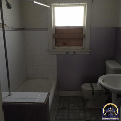 2216 SW Fillmore St, Topeka, KS 66611 - photo 5