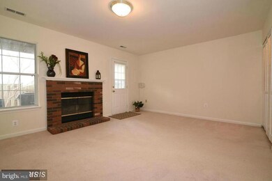 2420 Clover Field Cir, Herndon, VA 20171 - photo 4