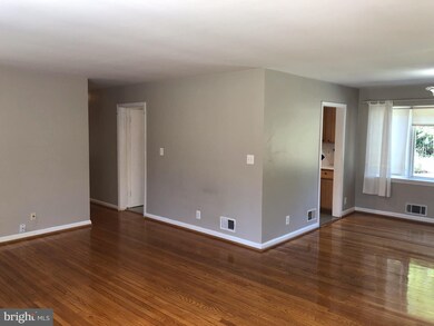 1112 Lyndale Dr, Alexandria, VA 22308 - photo 4