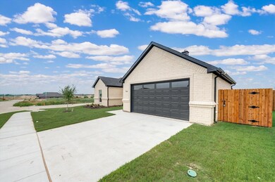 1910 Echo Lake Ct, Cleburne, TX 76033 - photo 3