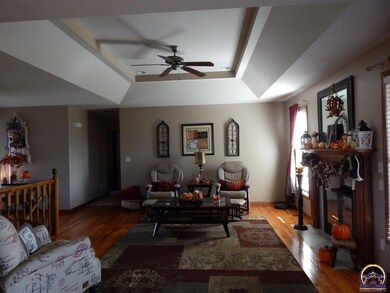 3325 SW 46th St, Topeka, KS 66610 - photo 2