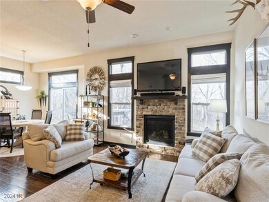 921 W 2nd St S, Newton, IA 50208 - photo 5