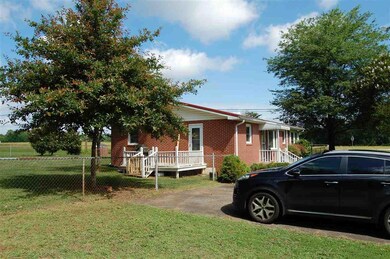 102 Berry Rd, Boiling Springs, SC 29316 - photo 5