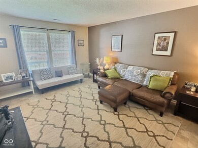 3184 Rolling Hill Dr, Columbus, IN 47201 - photo 3