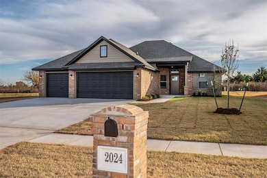 2024 W Crossbow Way, Mustang, OK 73064 - photo 2