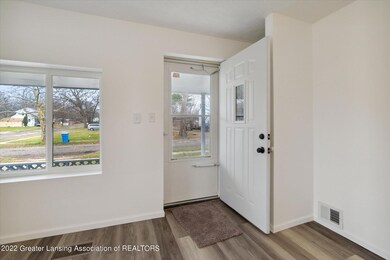 04-1033-Regent-St-Lansing-MI-48912-Windo