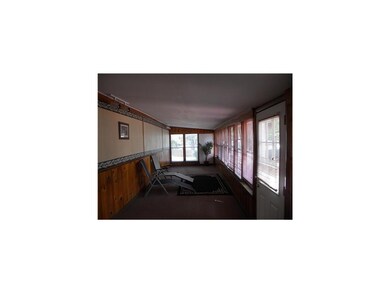 3-Seasons Porch/Room. 31  x 8 1/2  and lots of win