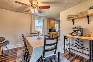 1975 Tara Dr, Irwin, PA 15642 - photo 2