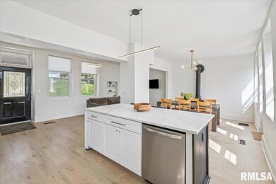 817 N 2nd St, Le Claire, IA 52753 - photo 5