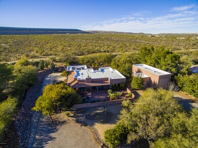 Has 1 Of 2 Private Gates