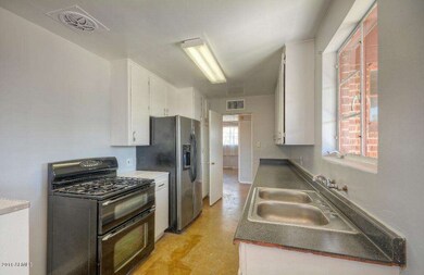 4211_n_indian_ln_MLS_HID1089664_ROOMkitc