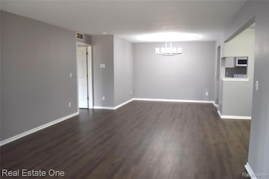 3609 Tremonte Cir N unit 309, Rochester, MI 48306 - photo 2