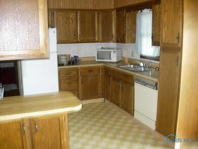 19564 Bradner Rd, Pemberville, OH 43450 - photo 7