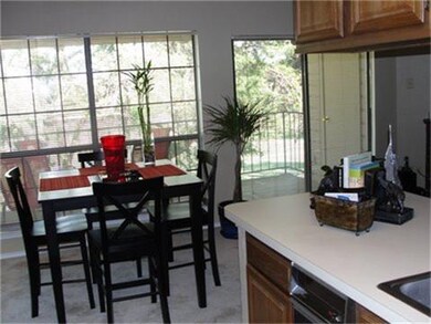 Light & bright dining