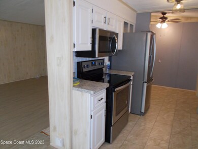 927 Hyacinth Cir, Sebastian, FL 32976 - photo 2