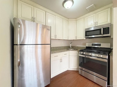 10-03 36th Ave unit 2F, Long Island City, NY 11106 - photo 4