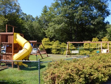 289 Tinkwig Dr, Hawley, PA 18428 - photo 4