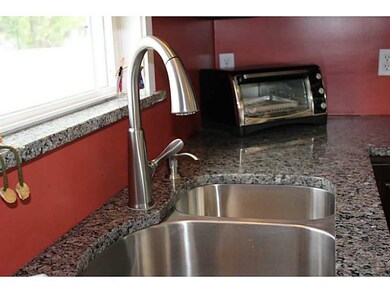 11 Thomas St, Warwick, RI 02886 - photo 3