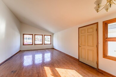 1610 Sacramento Dr, Carpentersville, IL 60110 - photo 3