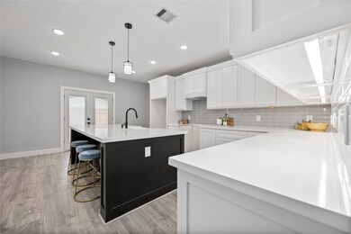 516 Melbourne St, Houston, TX 77022 - photo 5