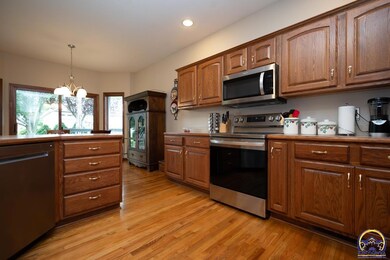 6225 SW 38th Ct, Topeka, KS 66610 - photo 7