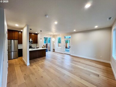 6902 SE Brooklyn St, Portland, OR 97206 - photo 5