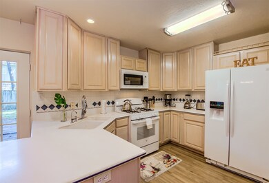 19 S Drifting Leaf Ct, Spring, TX 77380 - photo 7