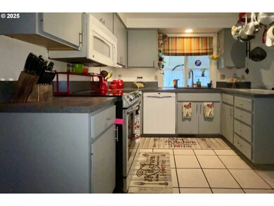 1200 SW 215th Ave, Beaverton, OR 97006 - photo 5