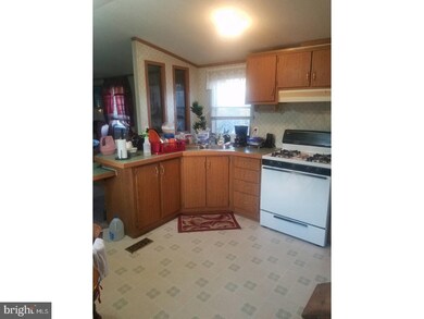 404 Peacock St, Paulsboro, NJ 08066 - photo 6