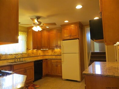 18 Drawbridge Dr, Albany, NY 12203 - photo 7