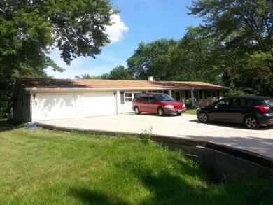 18711 Loras Ln, Country Club Hills, IL 60478 - photo 2