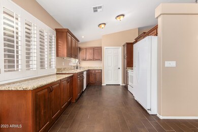 03 Kitchen