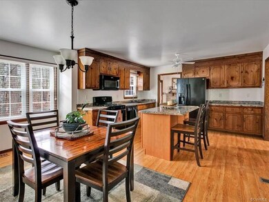 Eat-in Kitchen