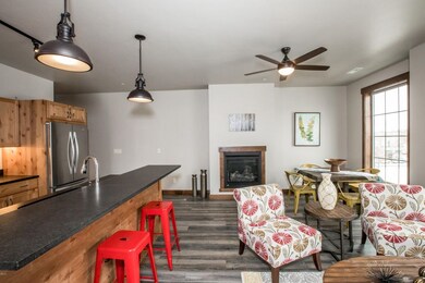 Living Room/Breakfast Bar