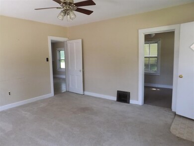 2121 E Pleasant St, Davenport, IA 52803 - photo 3