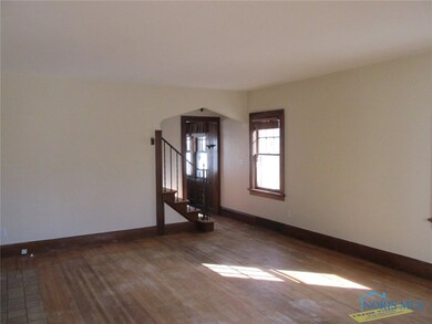 LIVING ROOM (19X15)