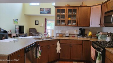 800 Fieldstone Trail, Easton, PA 18040 - photo 7