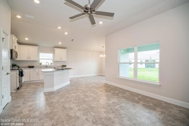 1512 Great room & Dining 2