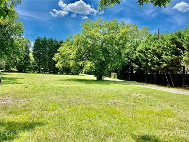 Huge 1.3 acre yard