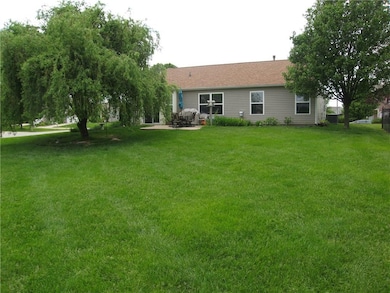 2563 Monarchy Ln, Greenwood, IN 46143 - photo 2