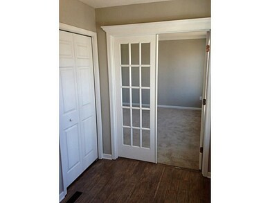 Entry/Foyer.