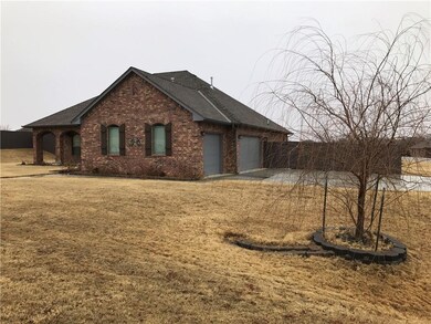 306 Hillside Dr, Harrah, OK 73045 - photo 2