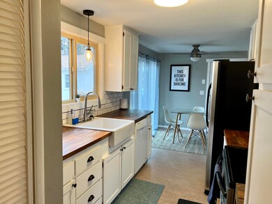1367 Ne Drost kitchen 2