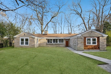 5686 N River Forest Dr, Milwaukee, WI 53209 - photo 2